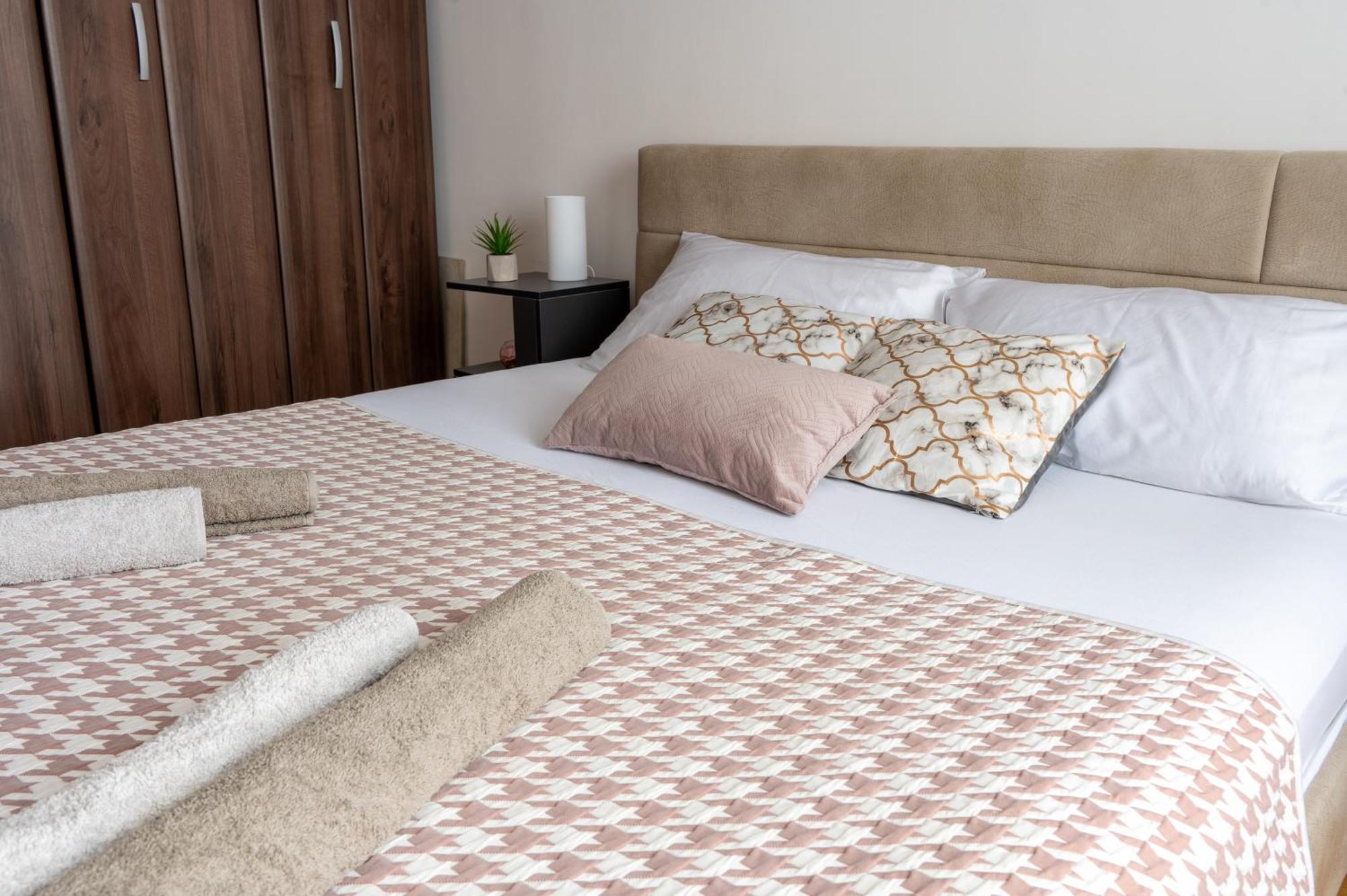 Skopje Station Apartment Екстер'єр фото